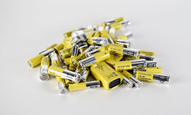 Η ΙΚΕΑ “αποχαιρετά” τις μη-επαναφορτιζόμενες μπαταρίες έως το 2021